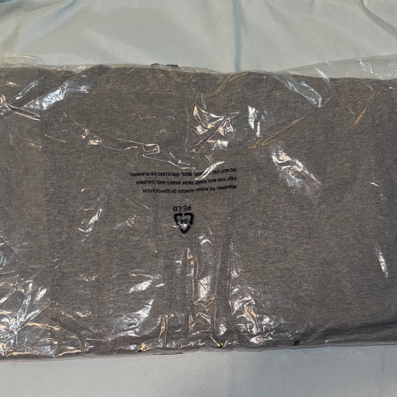 Hanna Andersson Gray Long Sleeve Tee with Colorful Airplanes - Picture 6 of 7